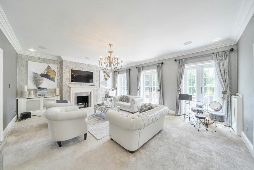 for sale priory drive london 72145 - Gibbs Gillespie