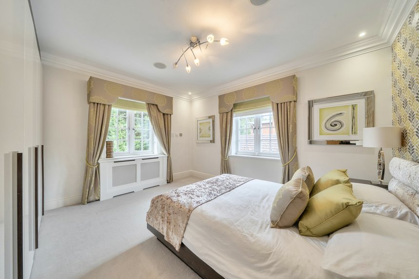 for sale priory drive london 72145 - Gibbs Gillespie
