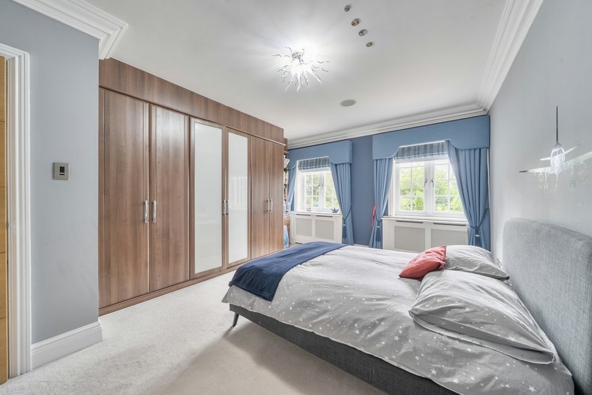 for sale priory drive london 72145 - Gibbs Gillespie