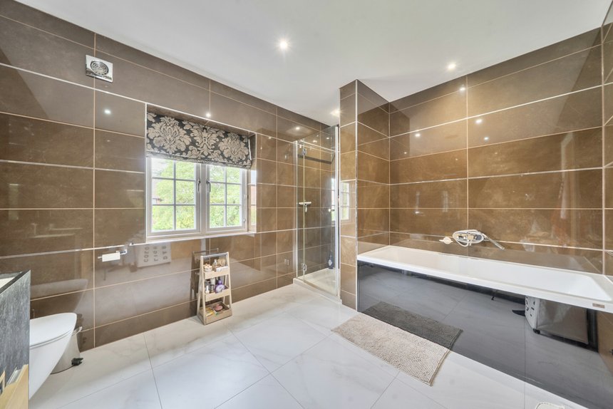 for sale priory drive london 72145 - Gibbs Gillespie