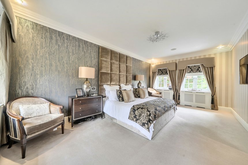 for sale priory drive london 72145 - Gibbs Gillespie