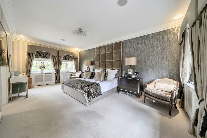 for sale priory drive london 72145 - Gibbs Gillespie
