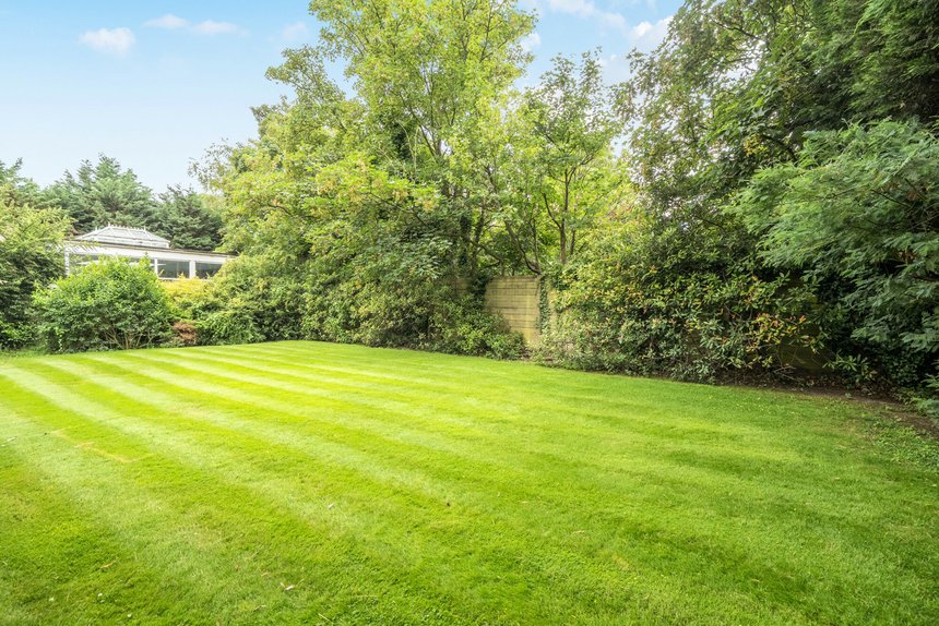 for sale priory drive london 72145 - Gibbs Gillespie