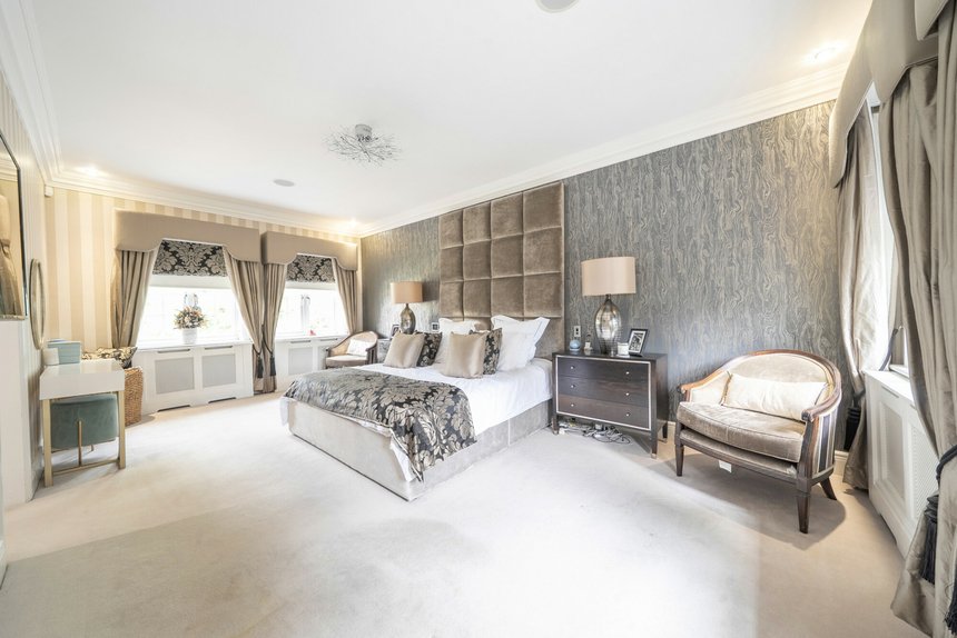 for sale priory drive london 72145 - Gibbs Gillespie