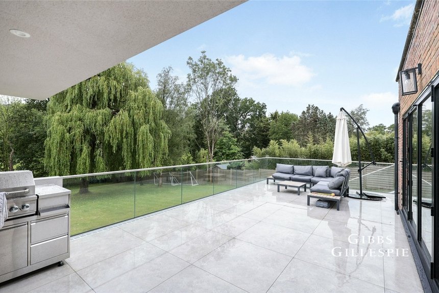 to let beech waye london 72271 - Gibbs Gillespie