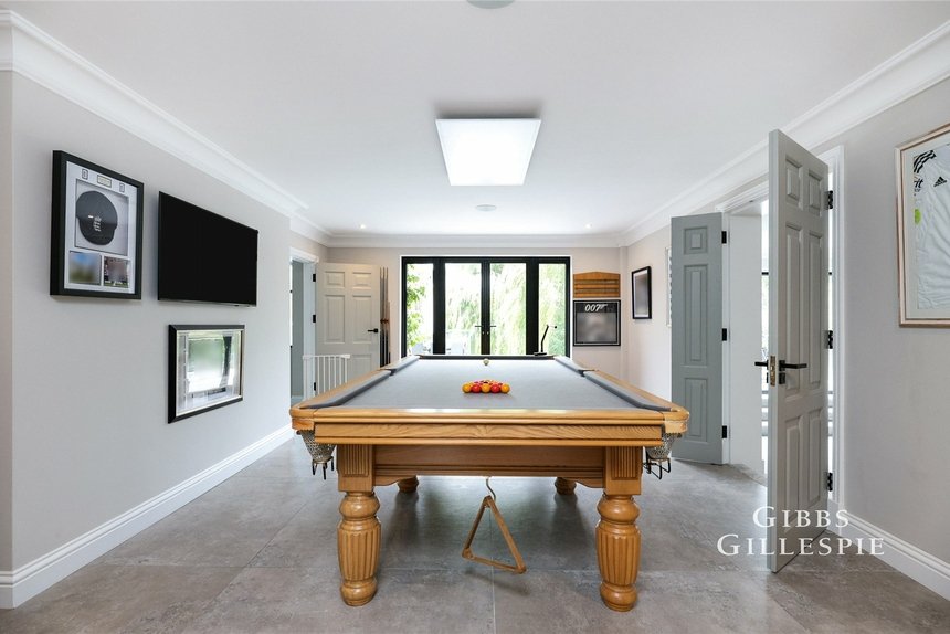 to let beech waye london 72271 - Gibbs Gillespie
