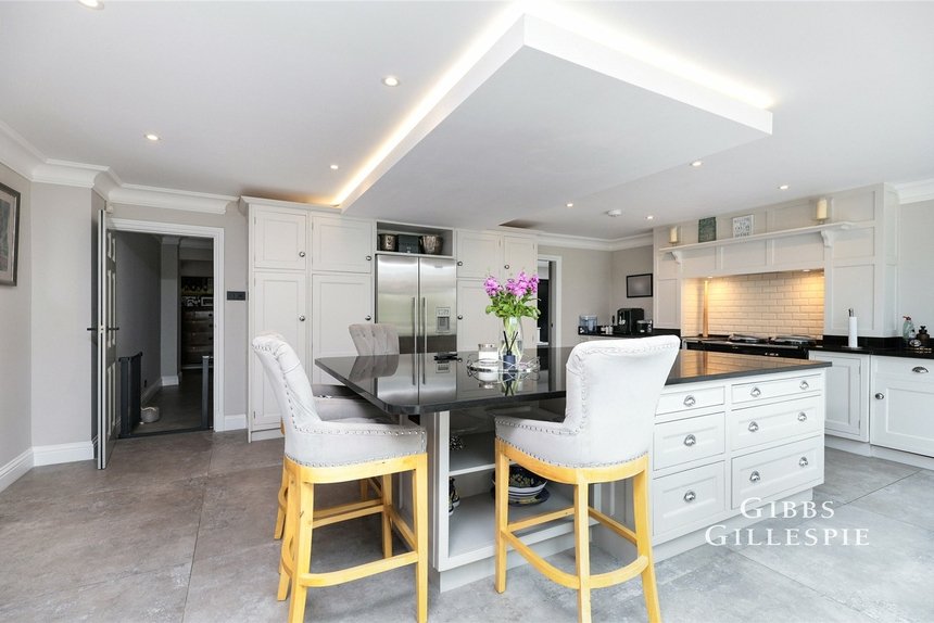 to let beech waye london 72271 - Gibbs Gillespie