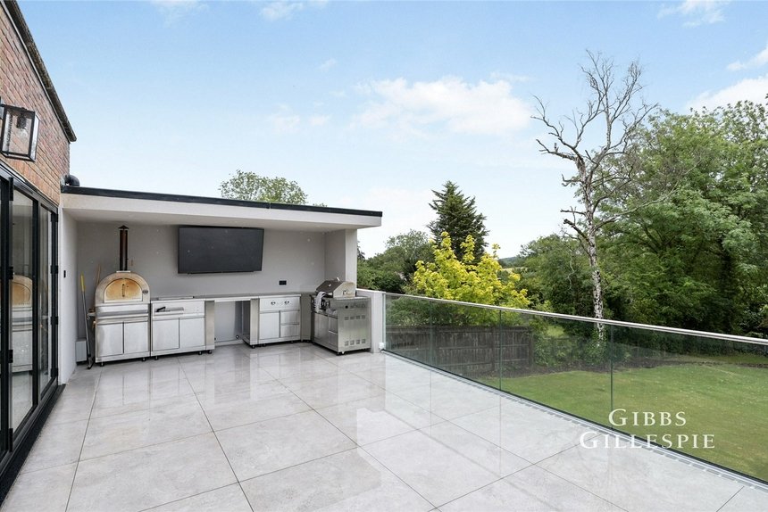 to let beech waye london 72271 - Gibbs Gillespie