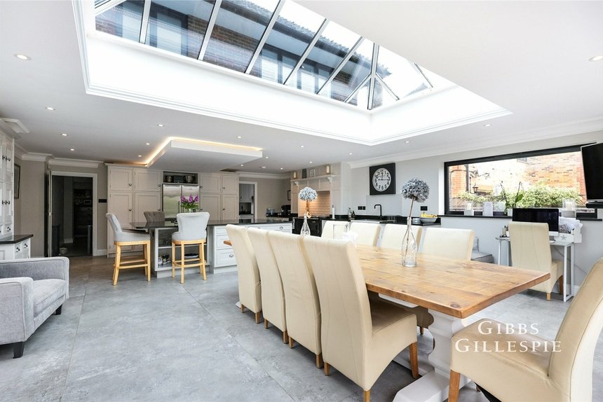 to let beech waye london 72271 - Gibbs Gillespie