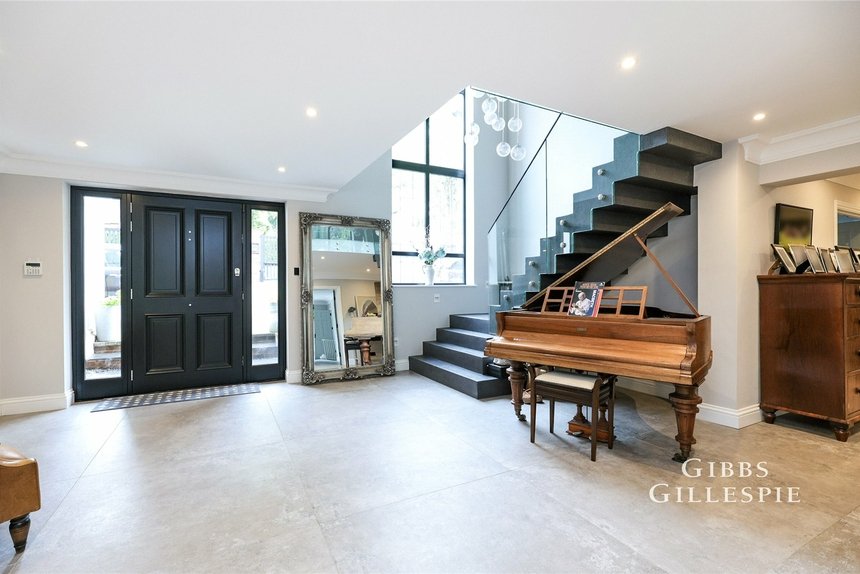 to let beech waye london 72271 - Gibbs Gillespie