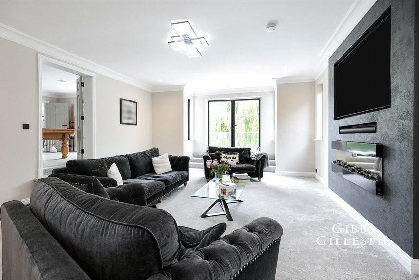 to let beech waye london 72271 - Gibbs Gillespie