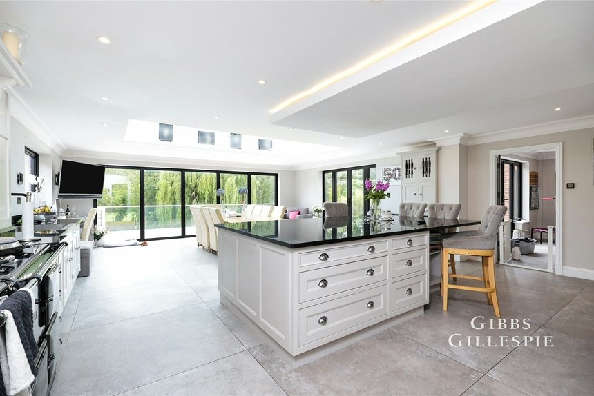 to let beech waye london 72271 - Gibbs Gillespie