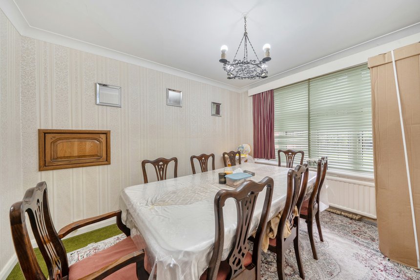 for sale ducks hill road london 72337 - Gibbs Gillespie