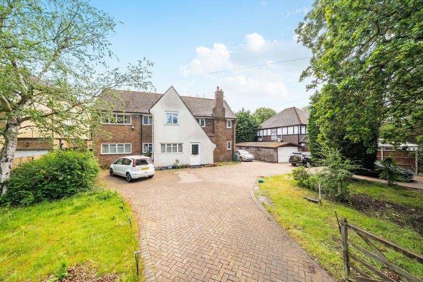 for sale ducks hill road london 72337 - Gibbs Gillespie