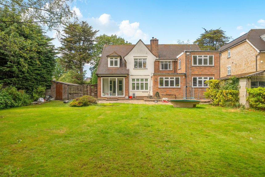 for sale ducks hill road london 72337 - Gibbs Gillespie