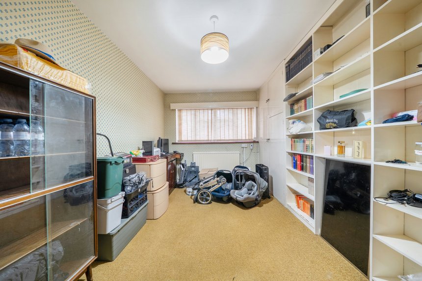 for sale ducks hill road london 72337 - Gibbs Gillespie