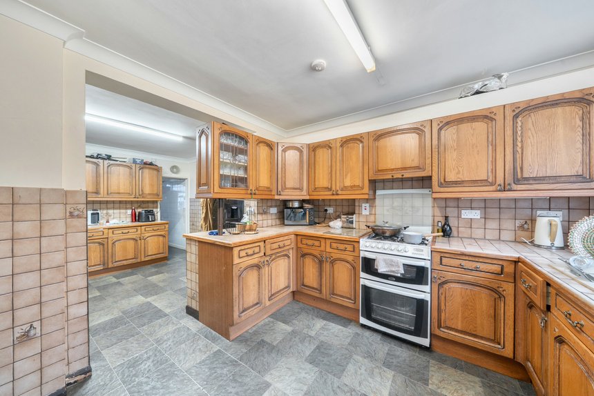 for sale ducks hill road london 72337 - Gibbs Gillespie