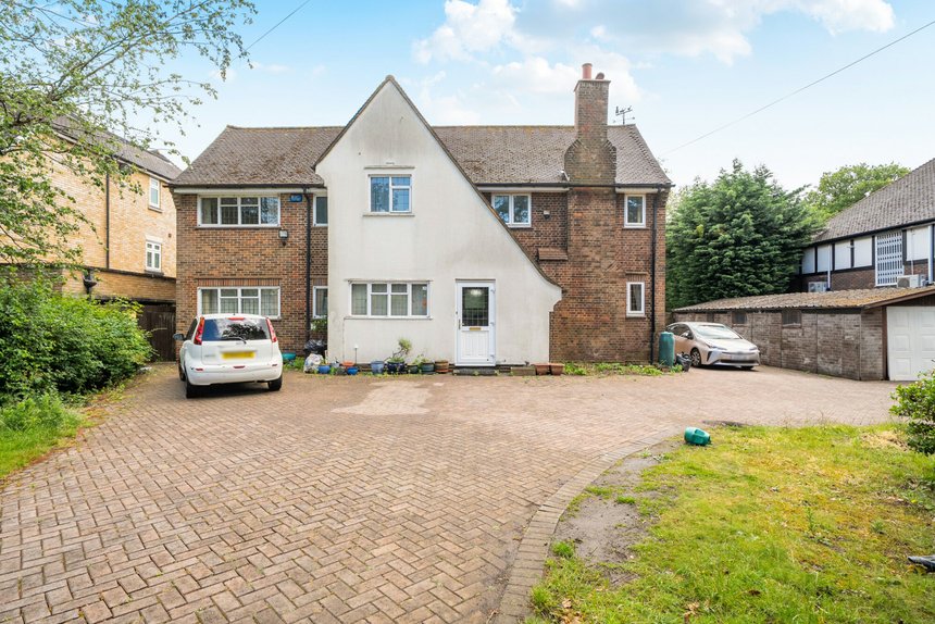 for sale ducks hill road london 72337 - Gibbs Gillespie