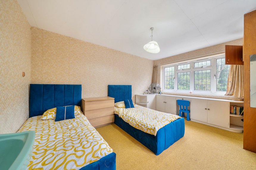 for sale ducks hill road london 72337 - Gibbs Gillespie