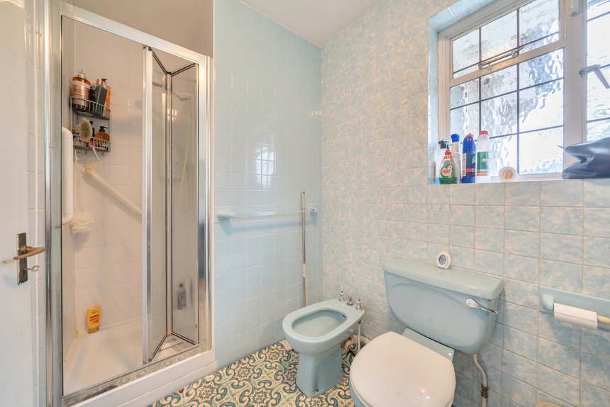 for sale ducks hill road london 72337 - Gibbs Gillespie