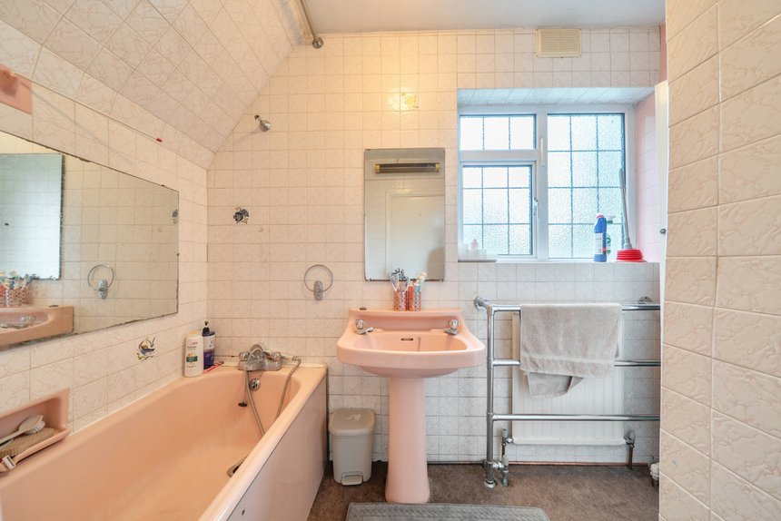 for sale ducks hill road london 72337 - Gibbs Gillespie