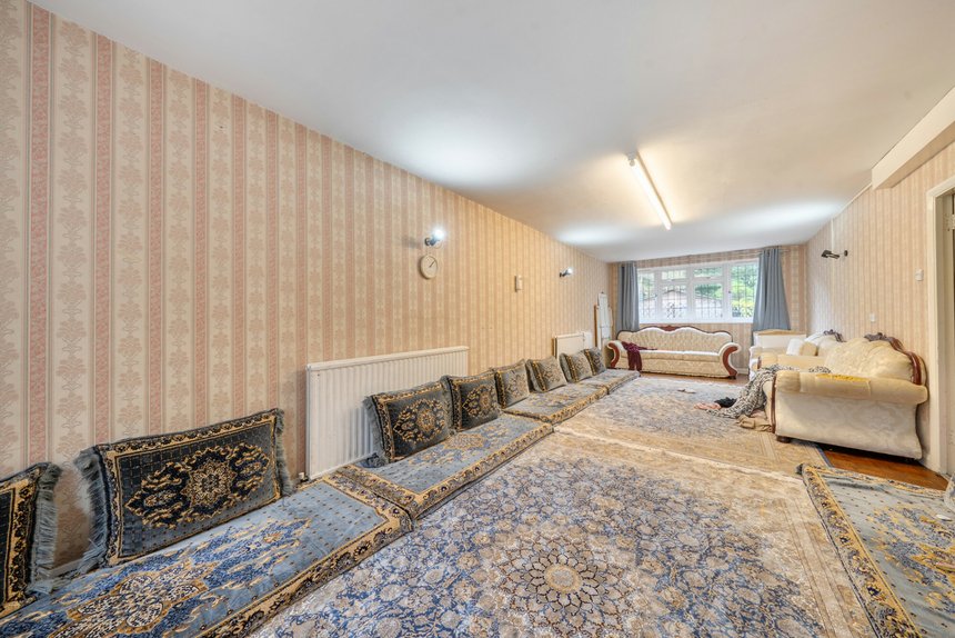 for sale ducks hill road london 72337 - Gibbs Gillespie