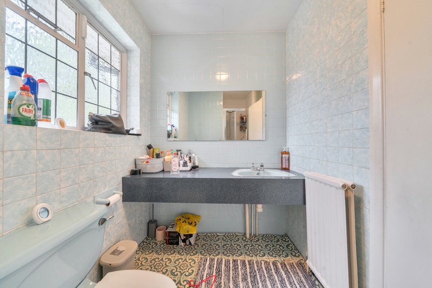 for sale ducks hill road london 72337 - Gibbs Gillespie