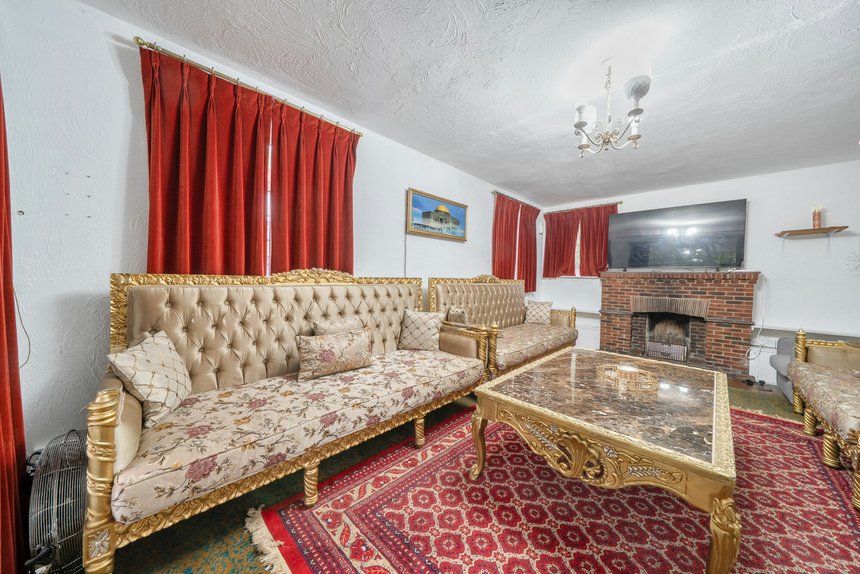 for sale ducks hill road london 72337 - Gibbs Gillespie