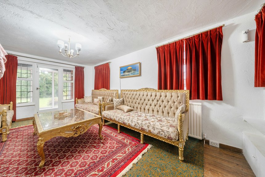 for sale ducks hill road london 72337 - Gibbs Gillespie