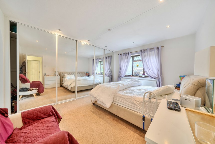 for sale valley road london 72343 - Gibbs Gillespie