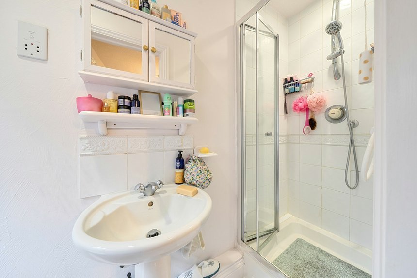 for sale valley road london 72343 - Gibbs Gillespie