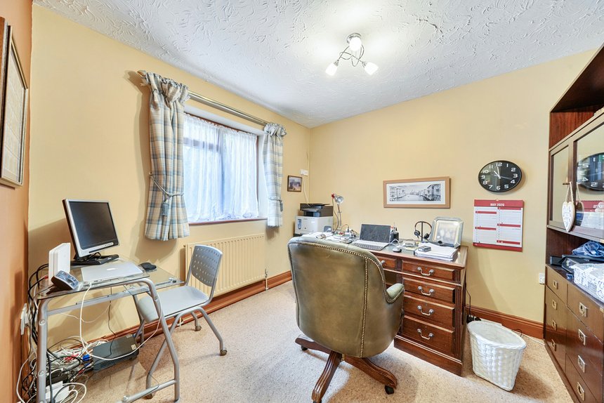 for sale valley road london 72343 - Gibbs Gillespie