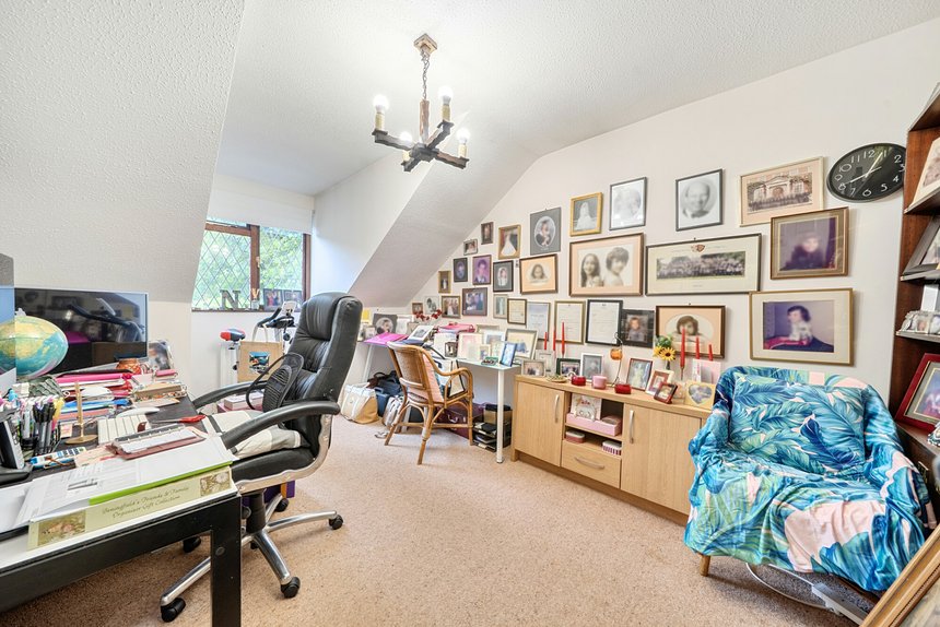 for sale valley road london 72343 - Gibbs Gillespie