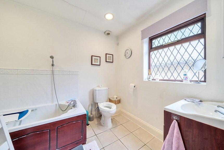 for sale valley road london 72343 - Gibbs Gillespie
