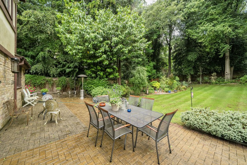for sale valley road london 72343 - Gibbs Gillespie