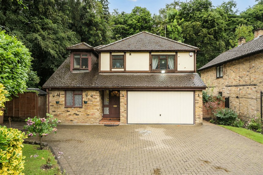 for sale valley road london 72343 - Gibbs Gillespie
