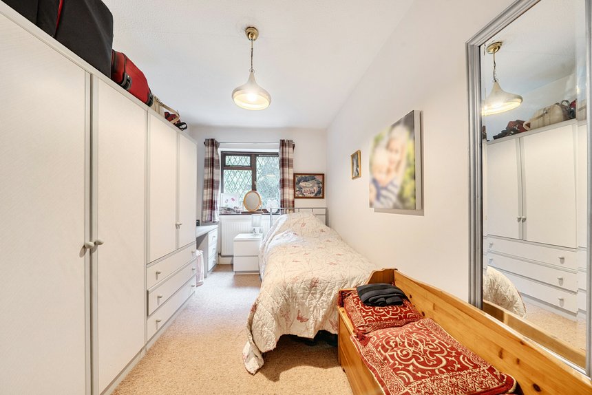 for sale valley road london 72343 - Gibbs Gillespie