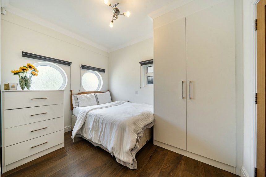 under offer briar road london 72600 - Gibbs Gillespie