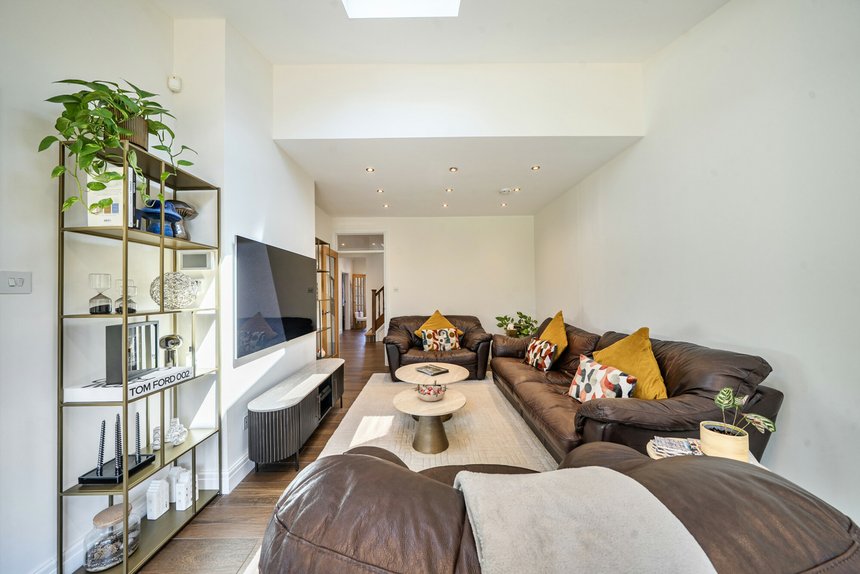 under offer briar road london 72600 - Gibbs Gillespie
