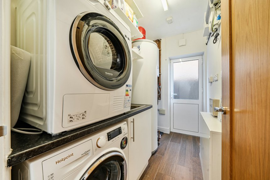 under offer briar road london 72600 - Gibbs Gillespie
