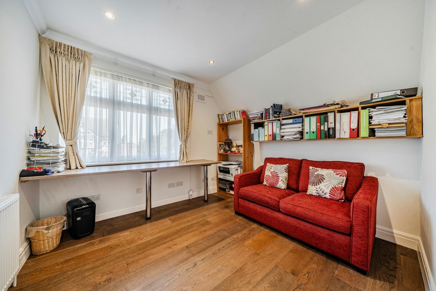 under offer briar road london 72600 - Gibbs Gillespie