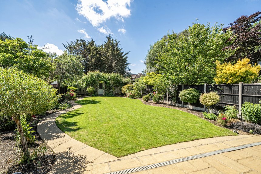 under offer briar road london 72600 - Gibbs Gillespie