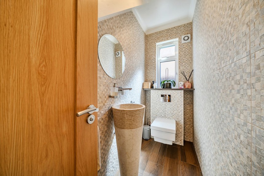 under offer briar road london 72600 - Gibbs Gillespie
