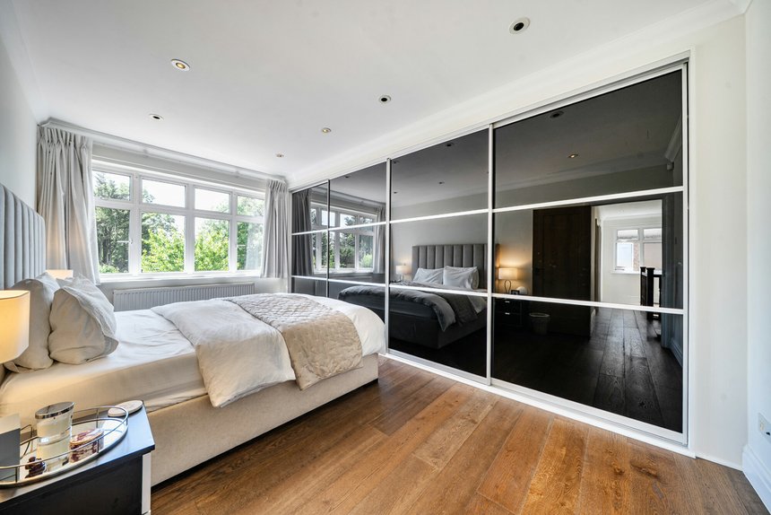 under offer briar road london 72600 - Gibbs Gillespie