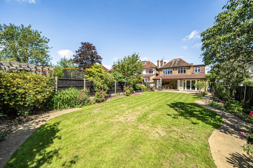 under offer briar road london 72600 - Gibbs Gillespie