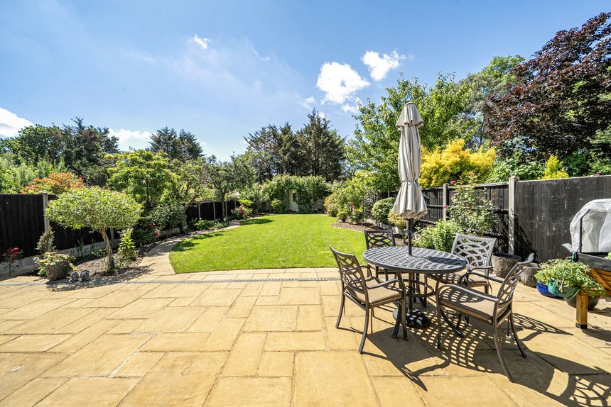 under offer briar road london 72600 - Gibbs Gillespie