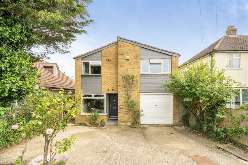 under offer walnut way london 72736 - Gibbs Gillespie
