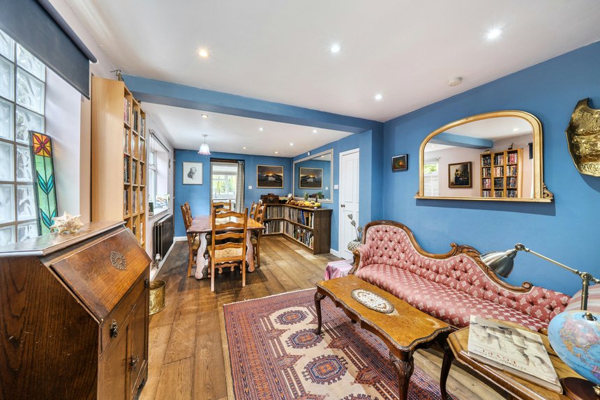 under offer walnut way london 72736 - Gibbs Gillespie