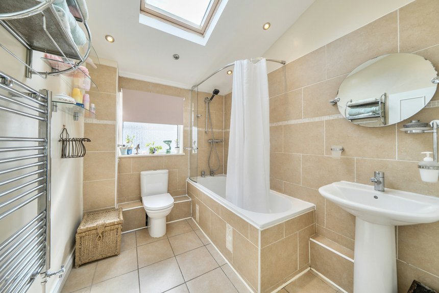under offer walnut way london 72736 - Gibbs Gillespie