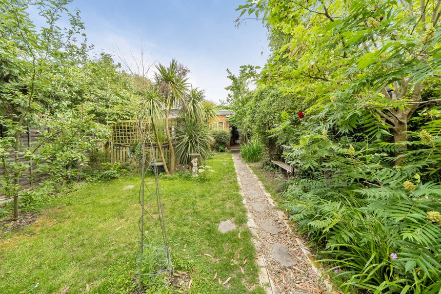 under offer walnut way london 72736 - Gibbs Gillespie